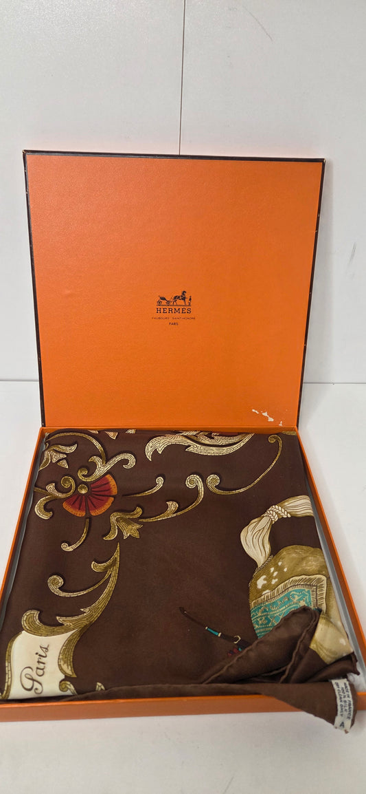 Carré Hermès en twill de soie intitulé " Le Cheval Turc "