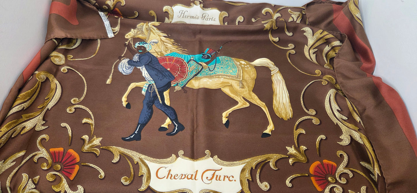 Carré Hermès en twill de soie intitulé " Le Cheval Turc "
