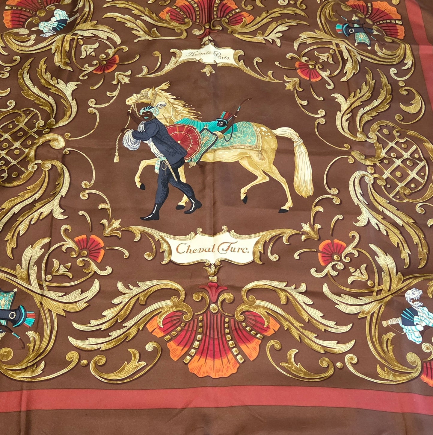 Carré Hermès en twill de soie intitulé " Le Cheval Turc "