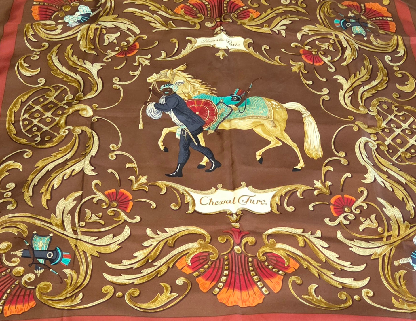Carré Hermès en twill de soie intitulé " Le Cheval Turc "