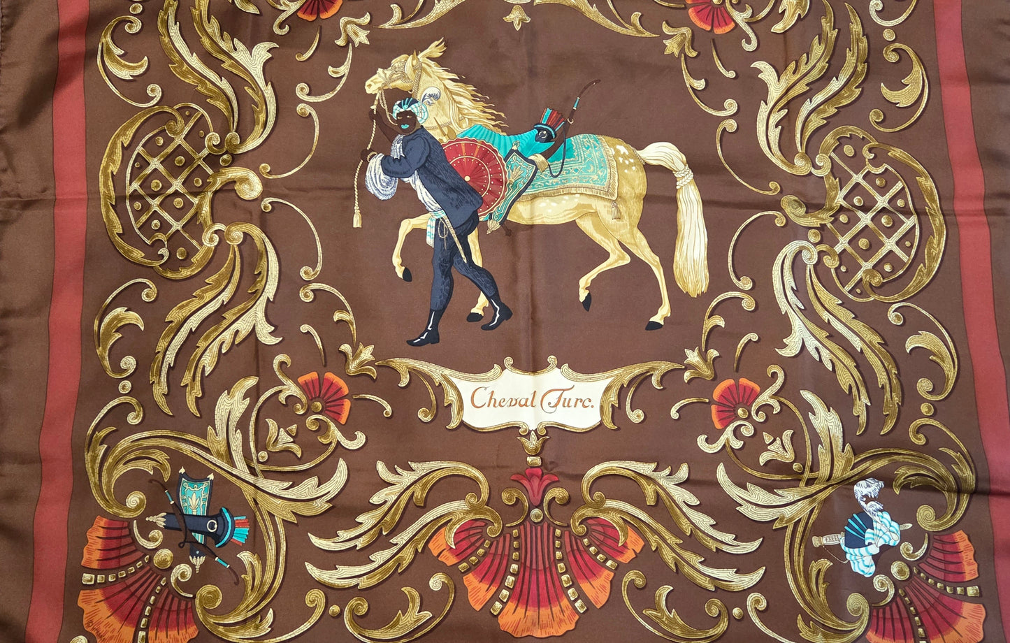 Carré Hermès en twill de soie intitulé " Le Cheval Turc "