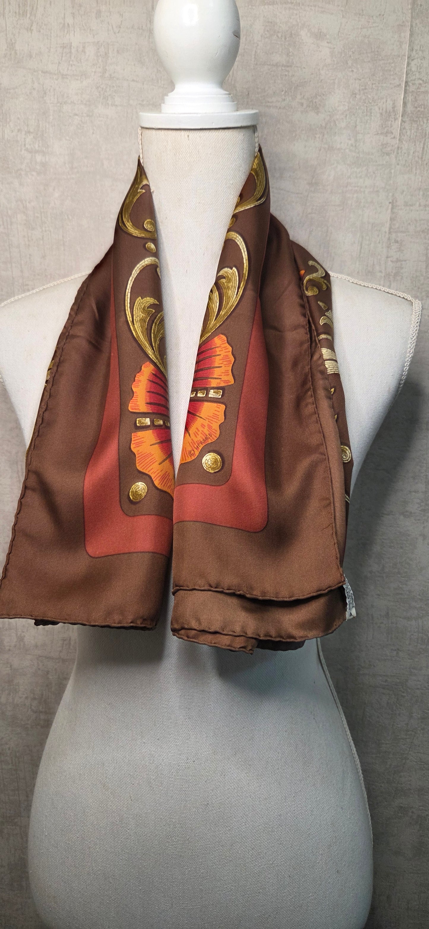 Carré Hermès en twill de soie intitulé " Le Cheval Turc "
