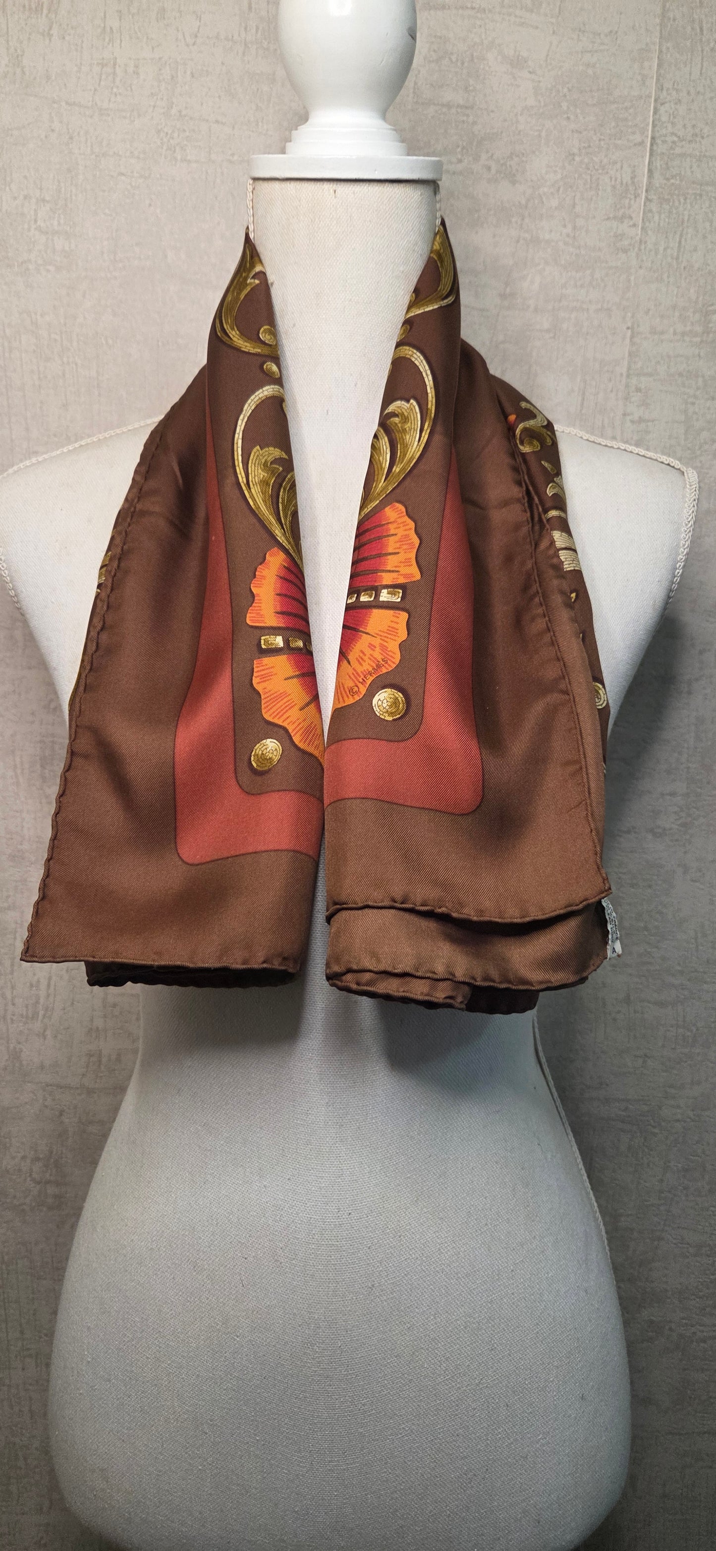Carré Hermès en twill de soie intitulé " Le Cheval Turc "