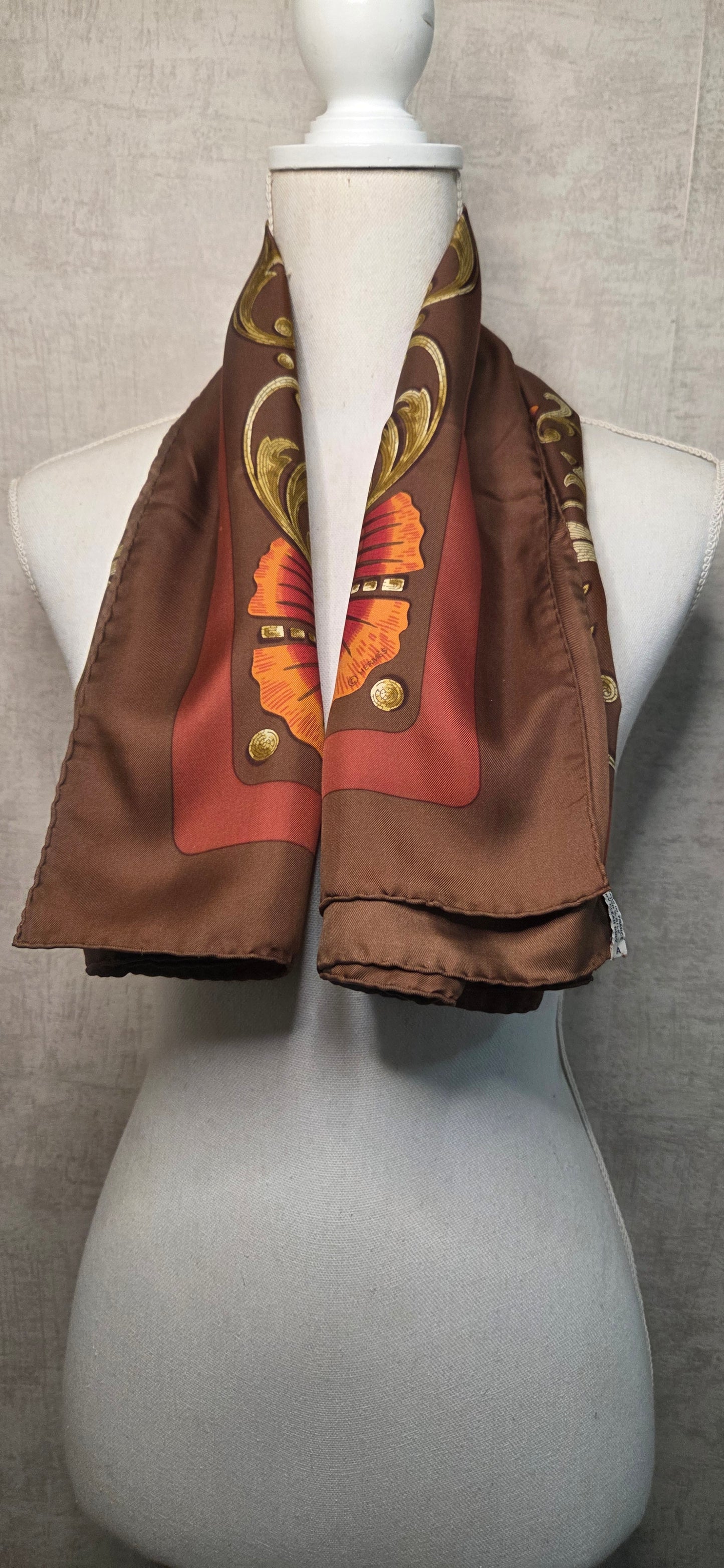 Carré Hermès en twill de soie intitulé " Le Cheval Turc "