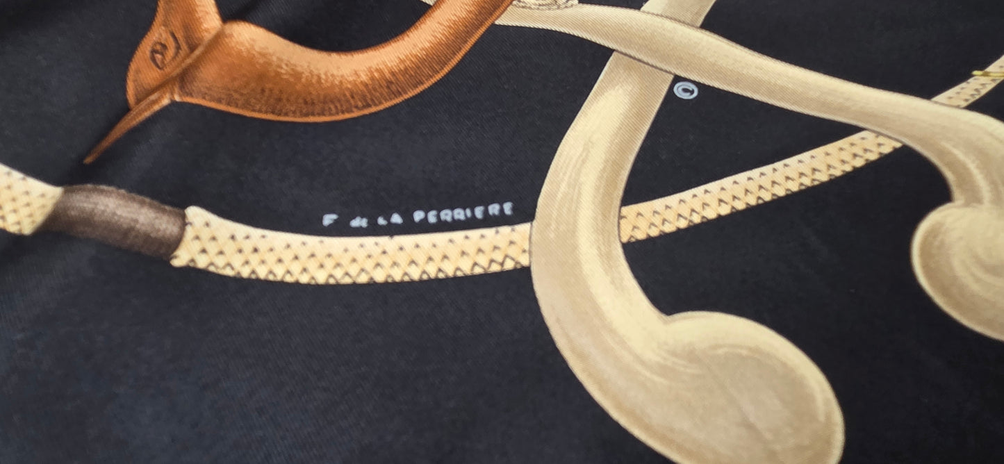 Carré Hermès en twill de soie intitulé "Cannes et Pommeaux "