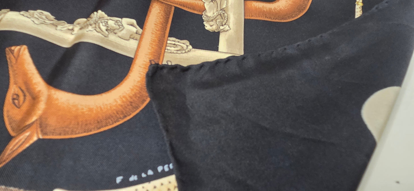 Carré Hermès en twill de soie intitulé "Cannes et Pommeaux "