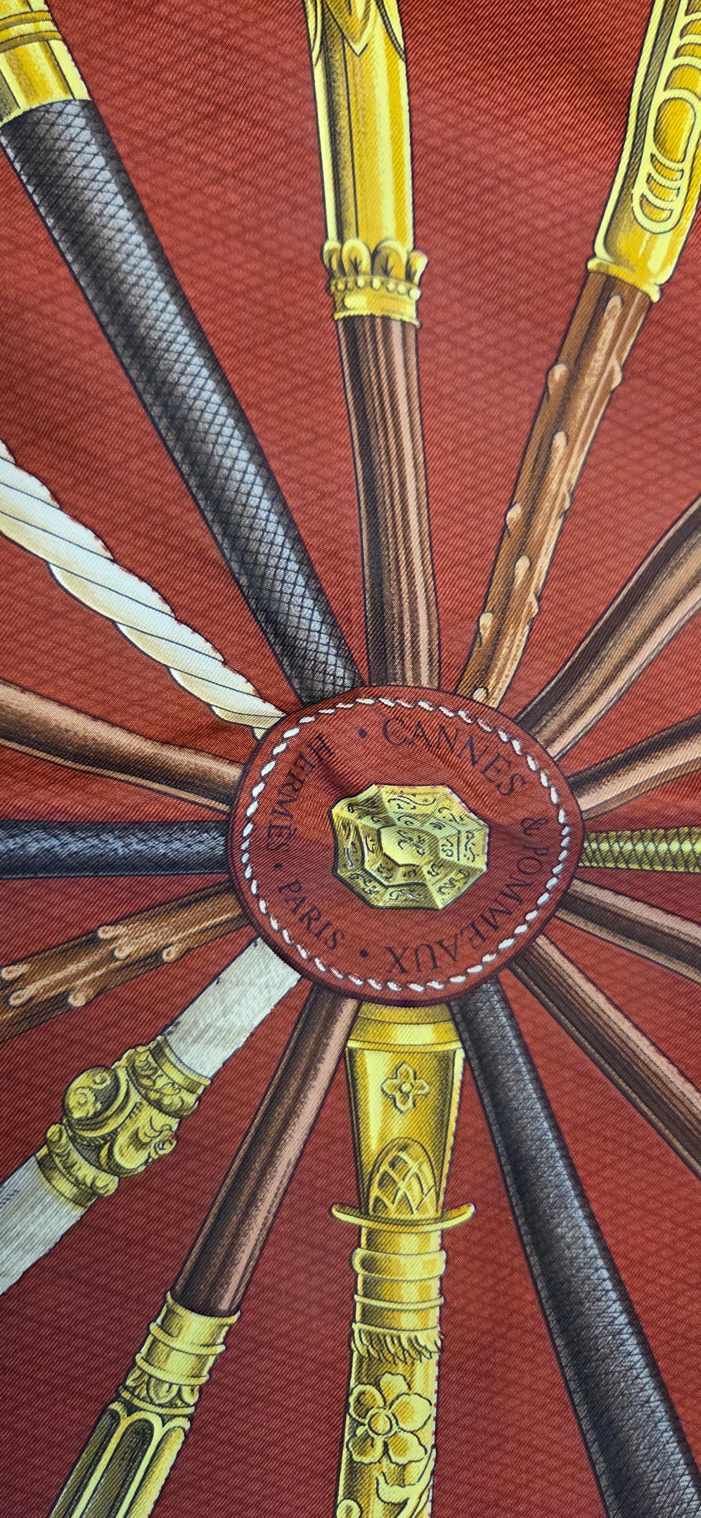 Carré Hermès en twill de soie intitulé "Cannes et Pommeaux "