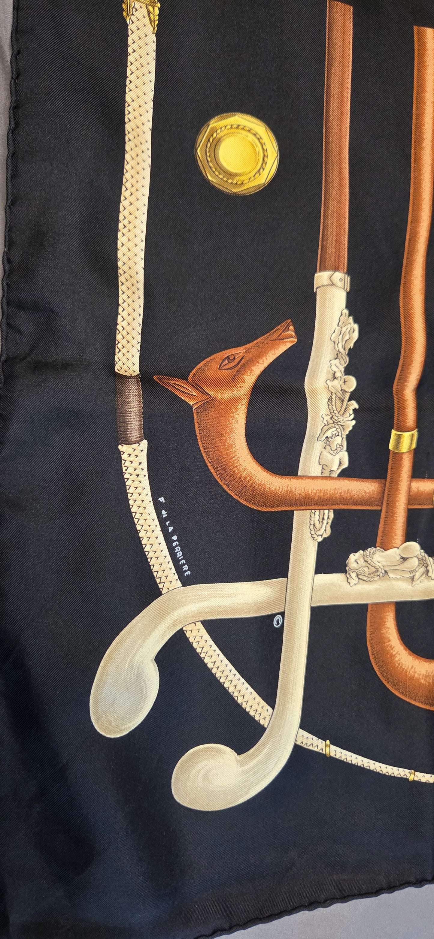 Carré Hermès en twill de soie intitulé "Cannes et Pommeaux "