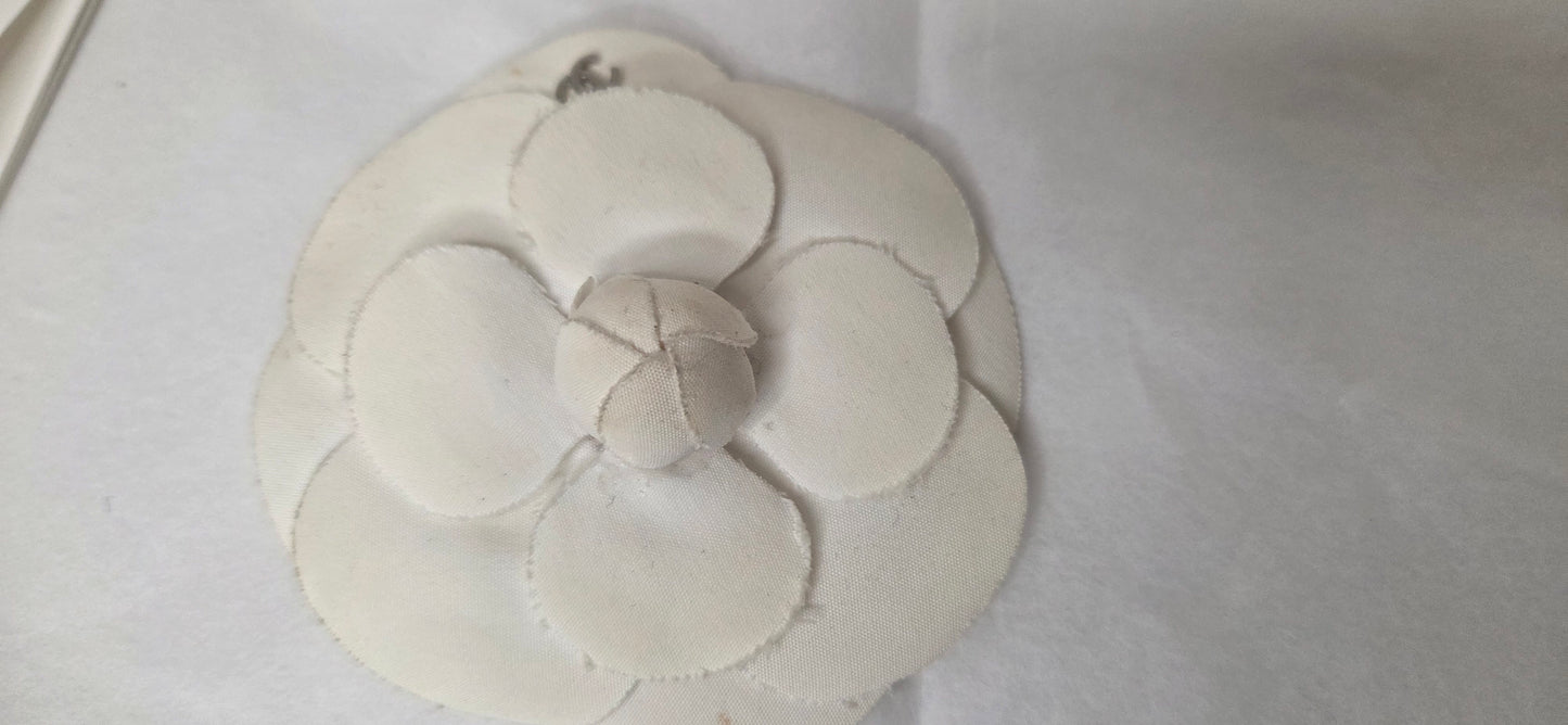 Chanel Broche "Camelia"