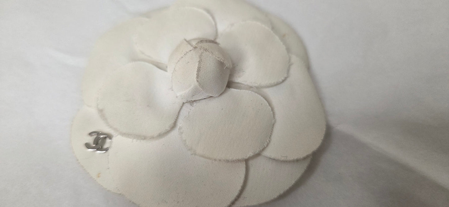 Chanel Broche "Camelia"