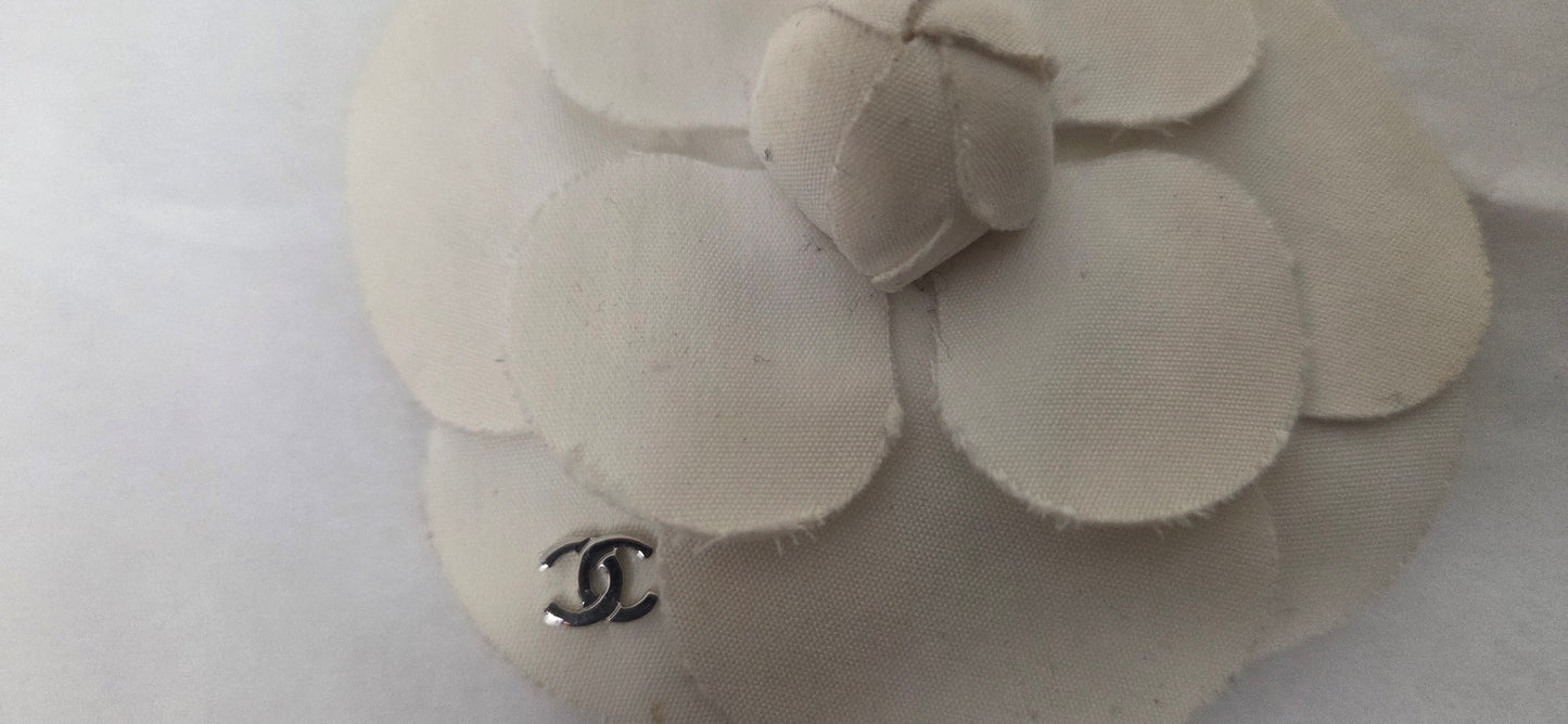 Chanel Broche "Camelia"